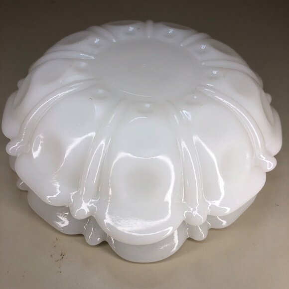 2 Anchor Hocking Milk Glass Trinket or Candy Dishes 5.5" - Picture 5 of 6